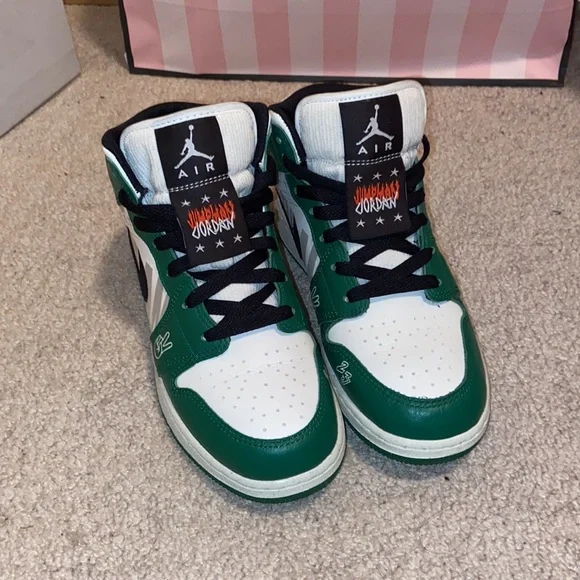 Air Jordan 1 Mid-Top Kids Youth Vibrant Green and White Sneakers Limited Edition - Picture 2 of 8